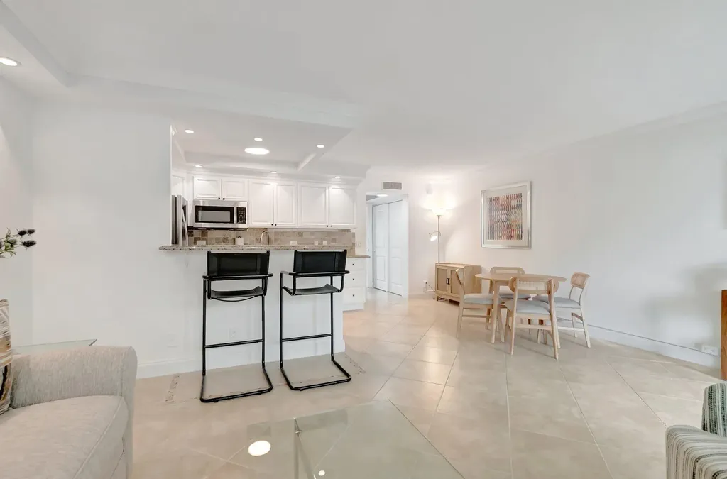 1072 Yarmouth D Boca Raton FL 33434