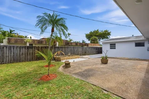 749 NW 36th Street Oakland Park FL 33309