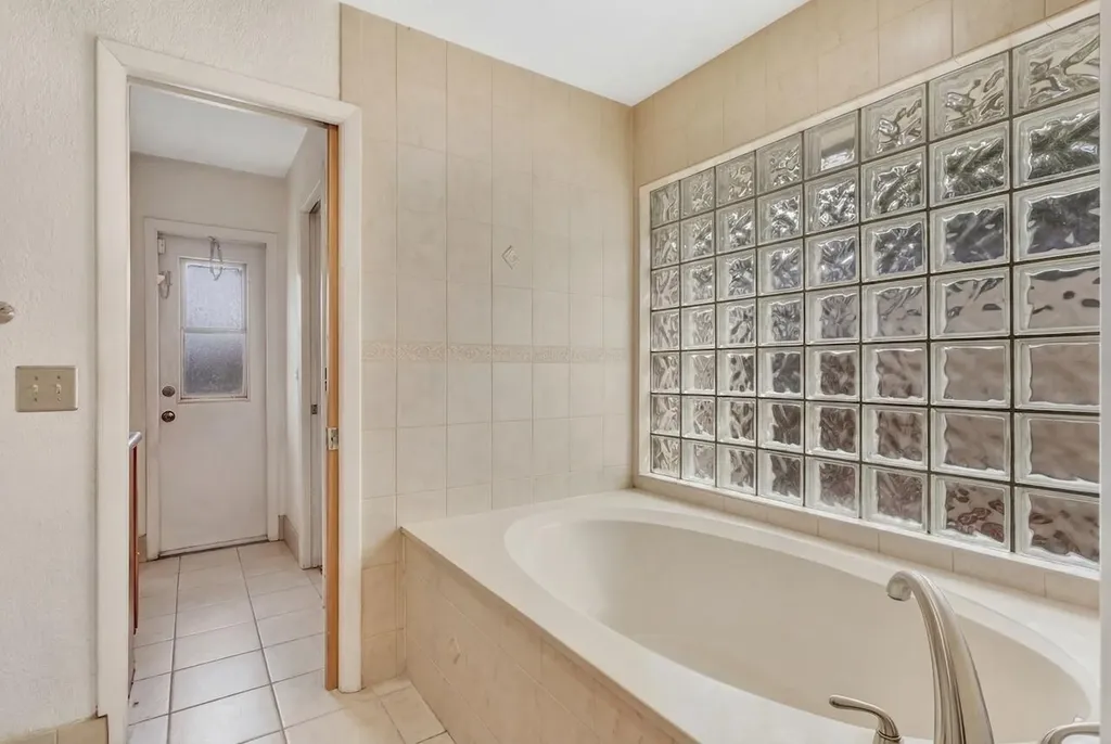 1280 NW 114th Avenue Coral Springs FL 33071