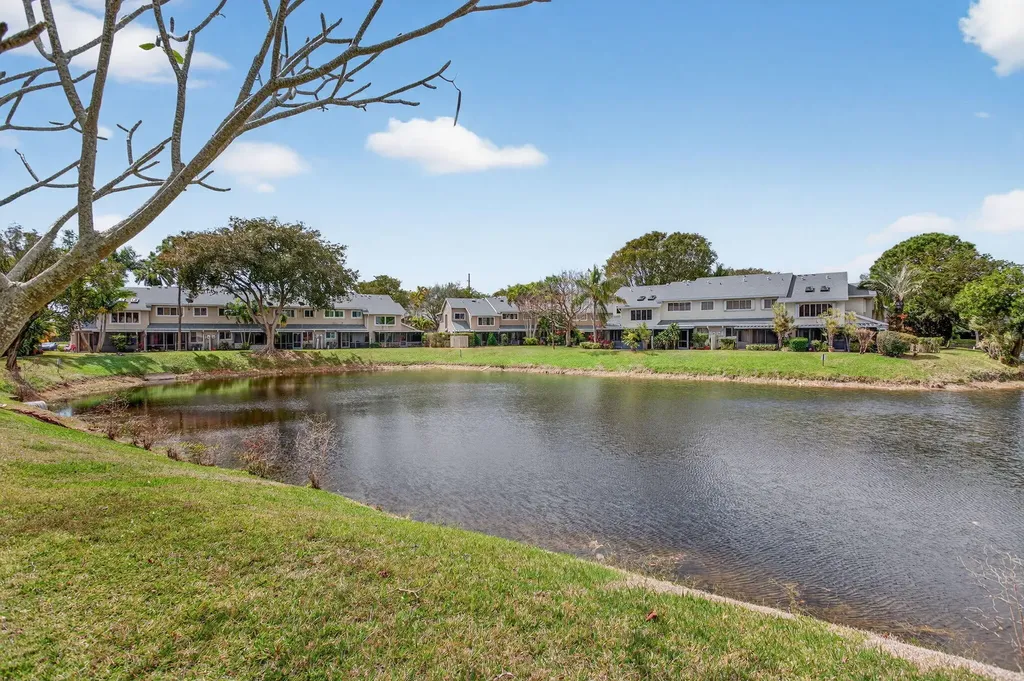 2274 Discovery Circle W Deerfield Beach FL 33442