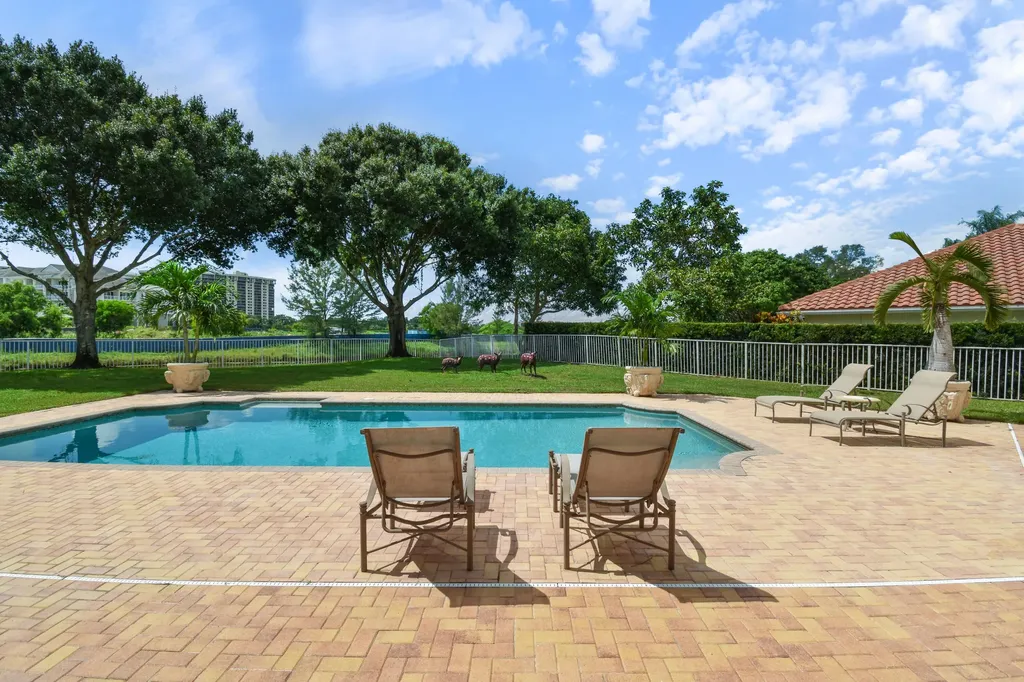 2801 Embassy Drive West Palm Beach FL 33401