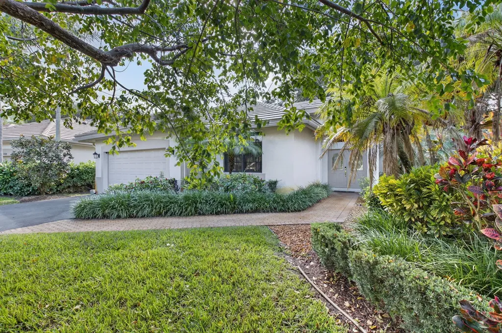 4970 Pine Tree Drive Boynton Beach FL 33436