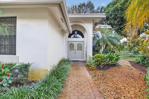 4970 Pine Tree Drive Boynton Beach FL 33436