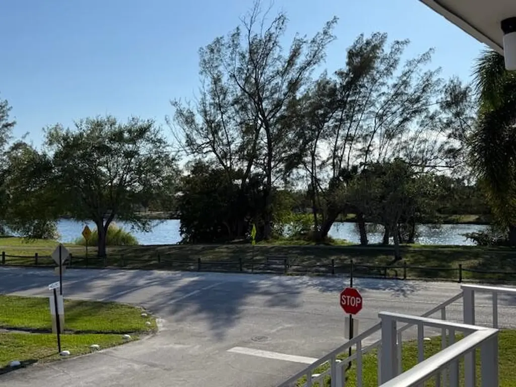 2840 Lake Osborne Drive Lake Worth Beach FL 33461