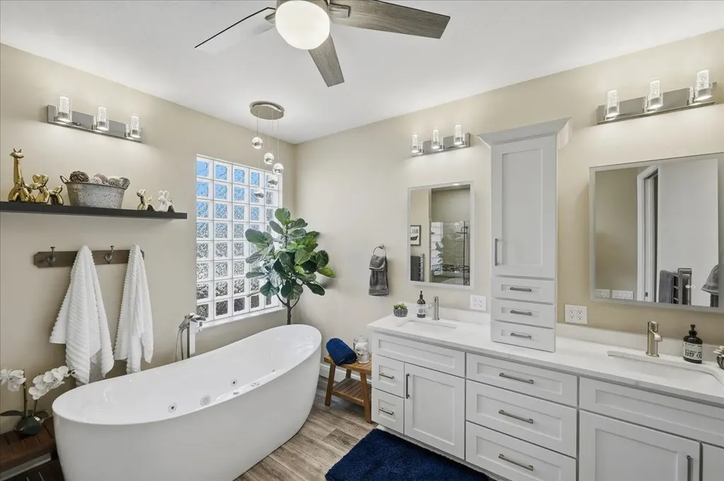 499 NW Blue Lake Drive Port St Lucie FL 34986