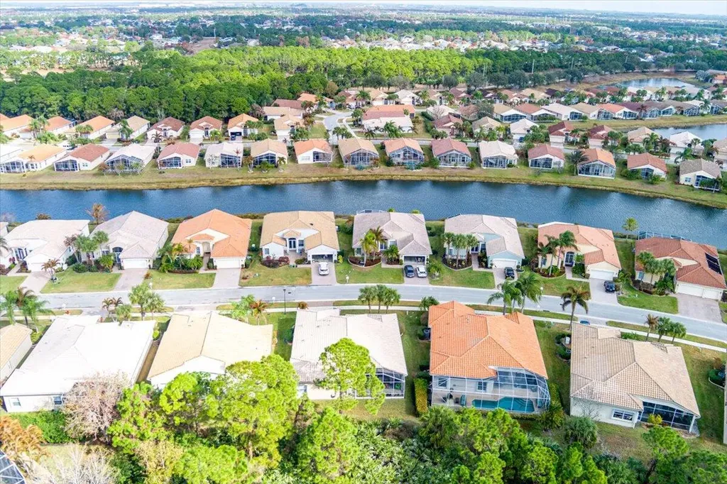 499 NW Blue Lake Drive Port St Lucie FL 34986