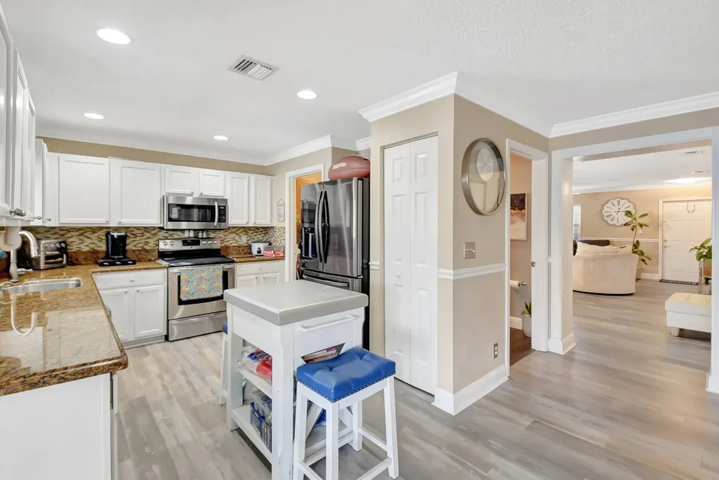 6755 Rainwood Cove Lane Lake Worth FL 33463
