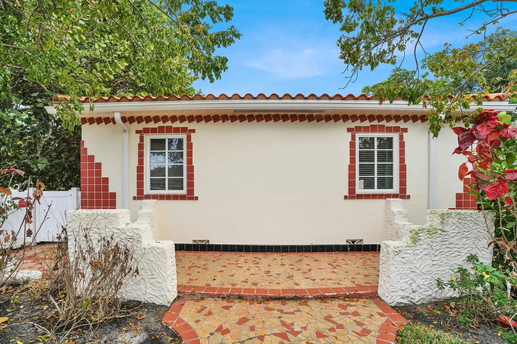 417 N 12th Avenue N Lake Worth FL 33460