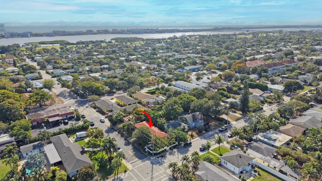 417 N 12th Avenue N Lake Worth FL 33460