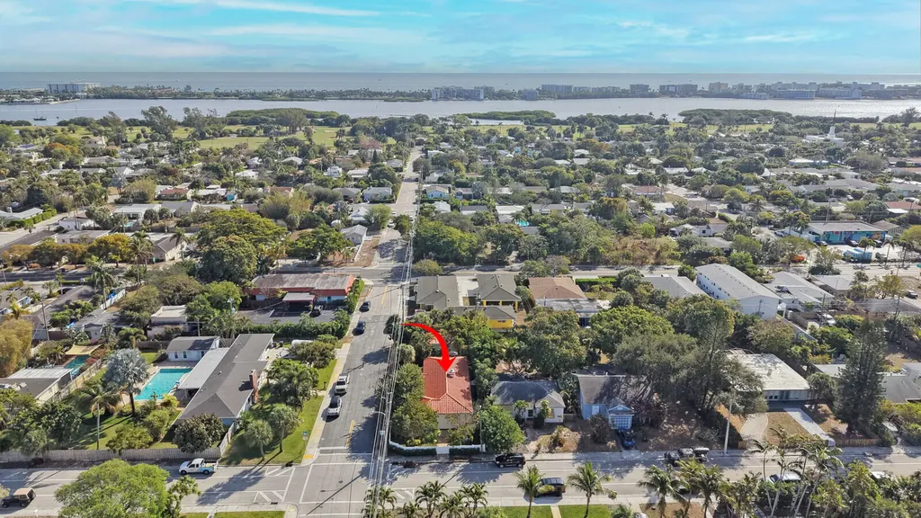 417 N 12th Avenue N Lake Worth FL 33460