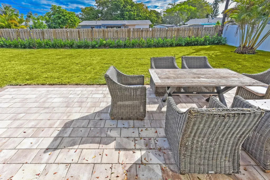 1320 S Deerfield Avenue Deerfield Beach FL 33441