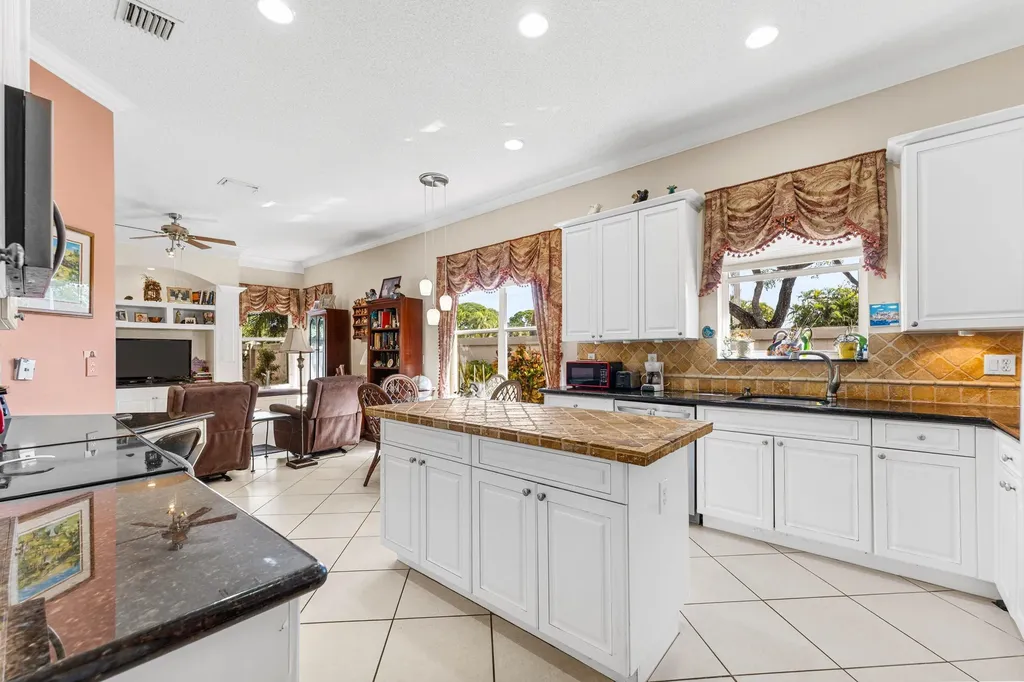 6529 Jog Estates Lane Boynton Beach FL 33437