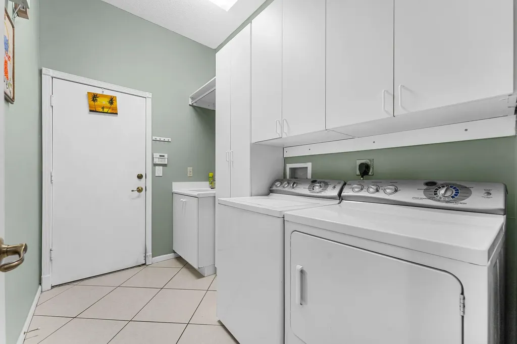 6529 Jog Estates Lane Boynton Beach FL 33437