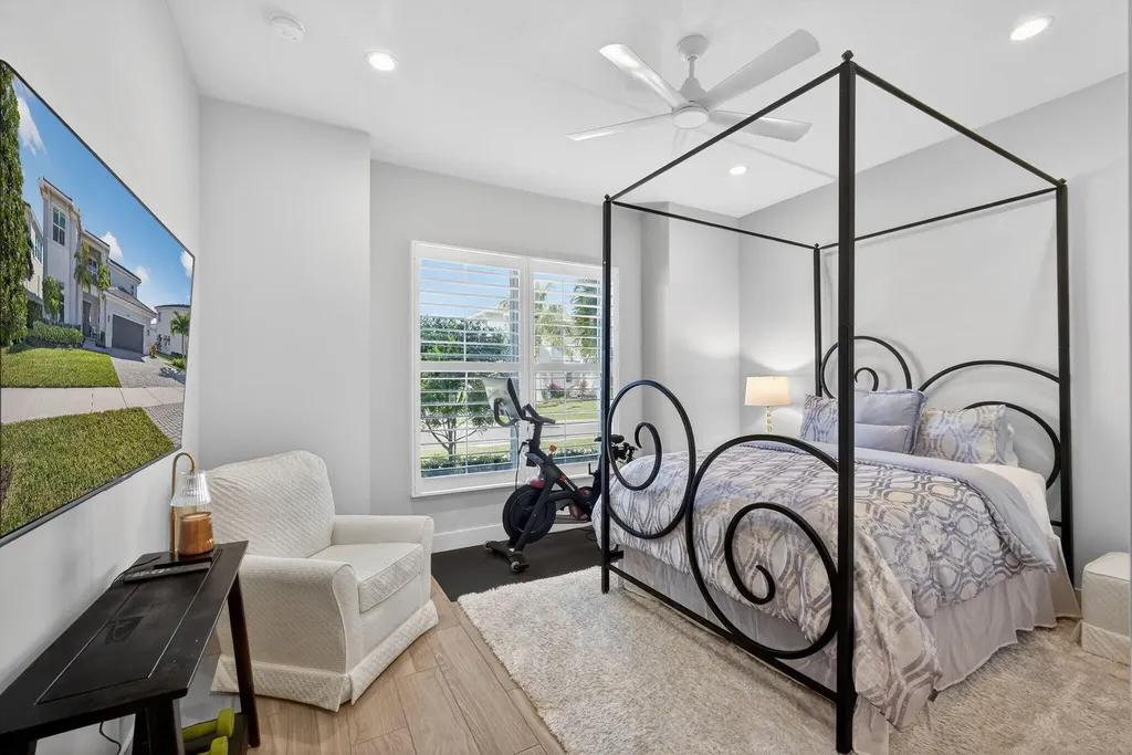 9221 Crestview Circle Palm Beach Gardens FL 33412