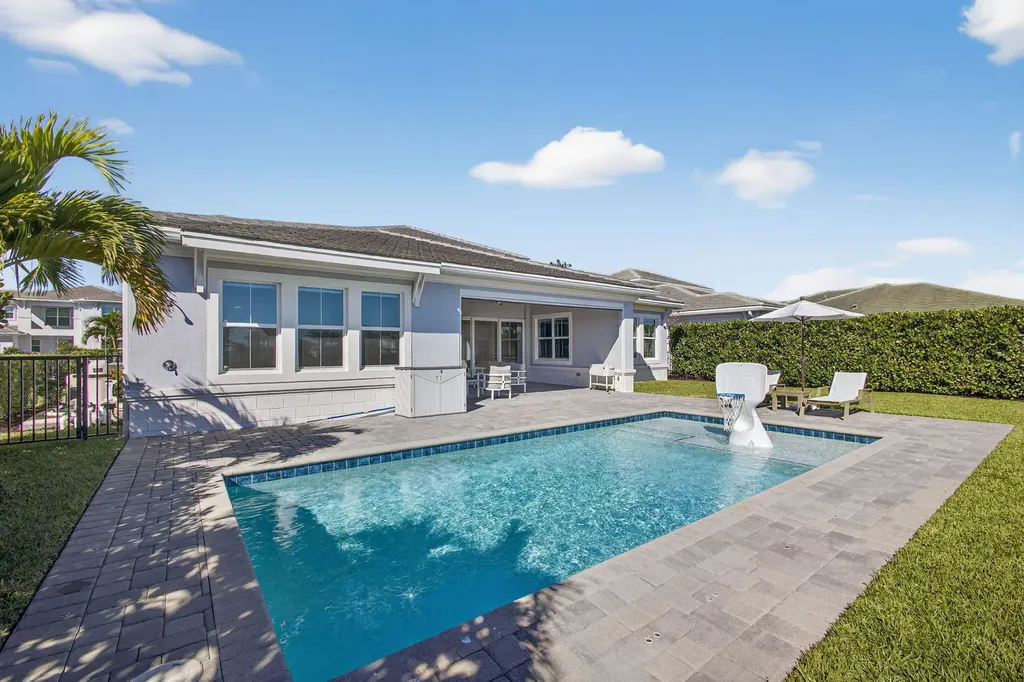 9221 Crestview Circle Palm Beach Gardens FL 33412