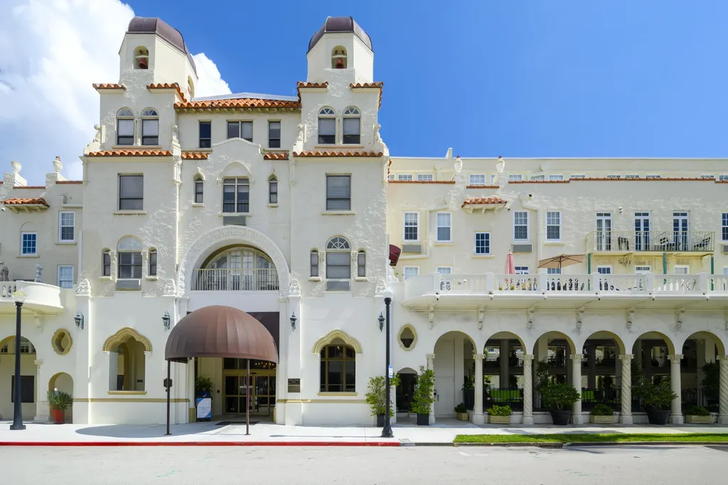 235 Sunrise Avenue Palm Beach FL 33480