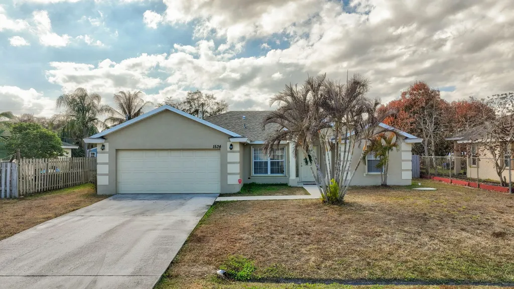 1534 SW Hutchins Street Port St Lucie FL 34983