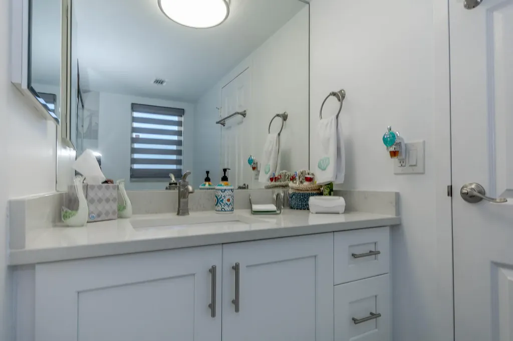 3951 Via Poinciana Lake Worth FL 33467