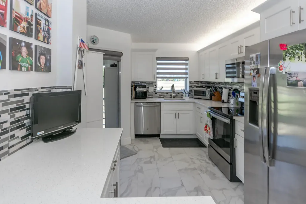 3951 Via Poinciana Lake Worth FL 33467