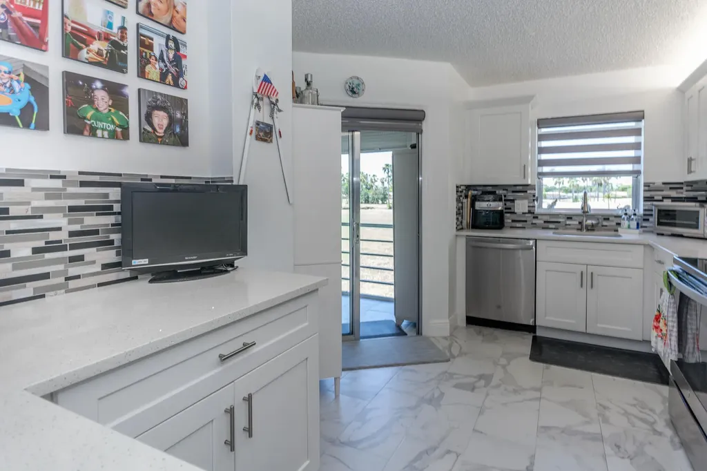3951 Via Poinciana Lake Worth FL 33467