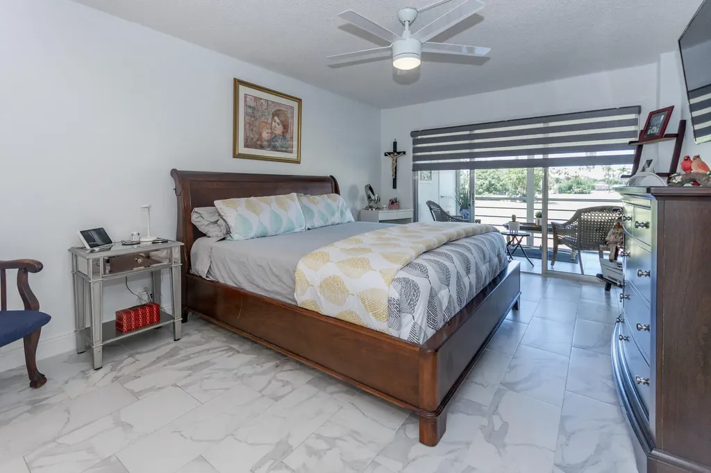 3951 Via Poinciana Lake Worth FL 33467