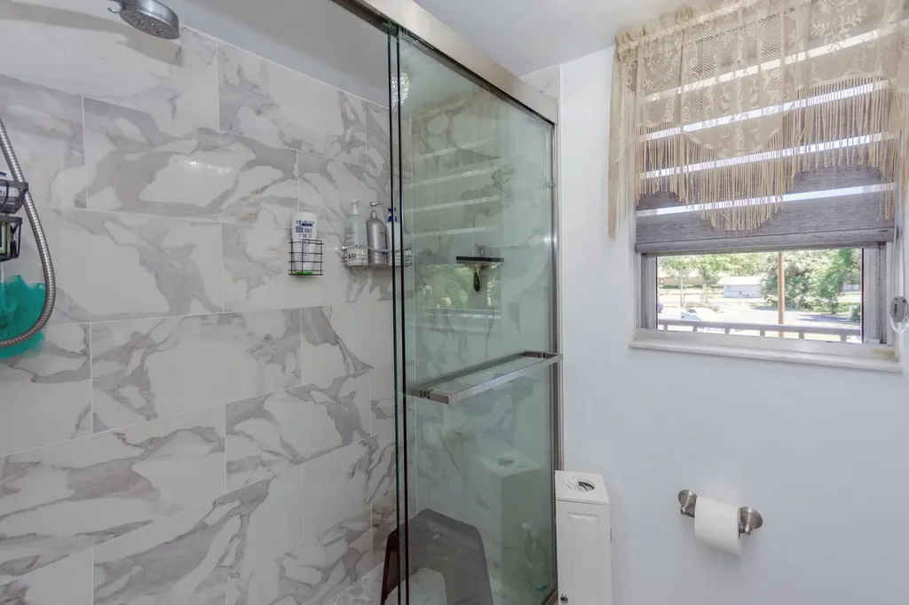 3951 Via Poinciana Lake Worth FL 33467
