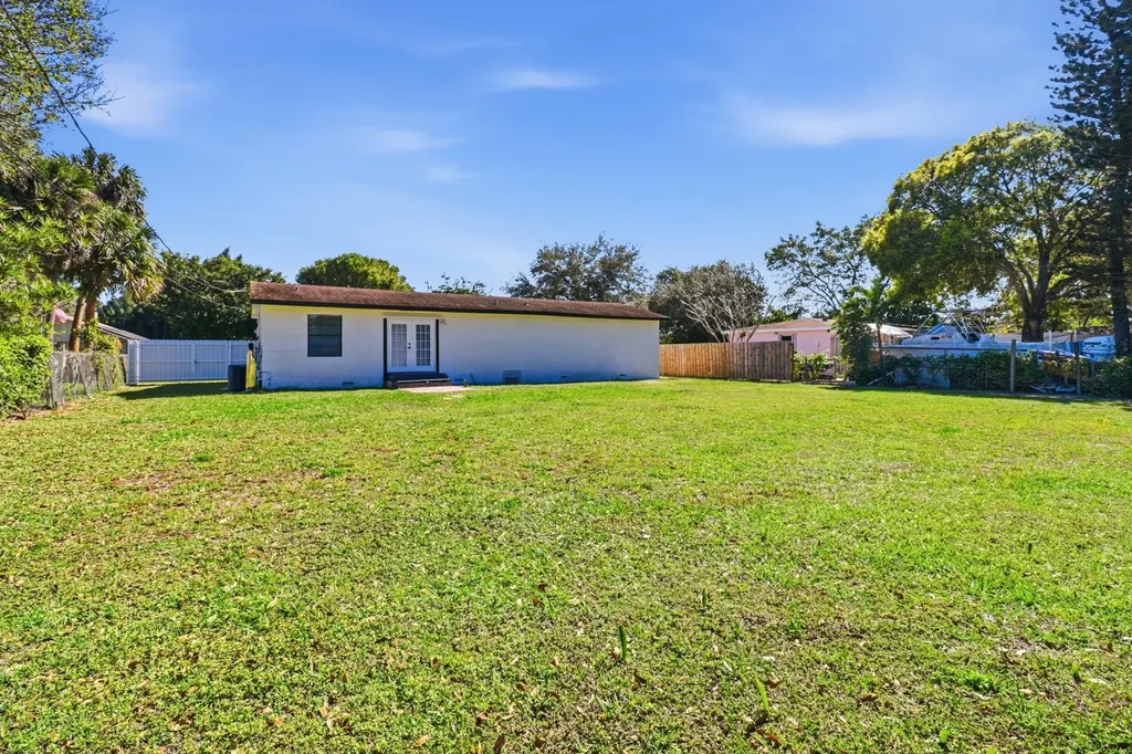 695 Dixie Lane West Palm Beach FL 33415