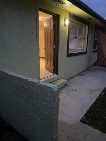 915 5th Street West Palm Beach FL 33401