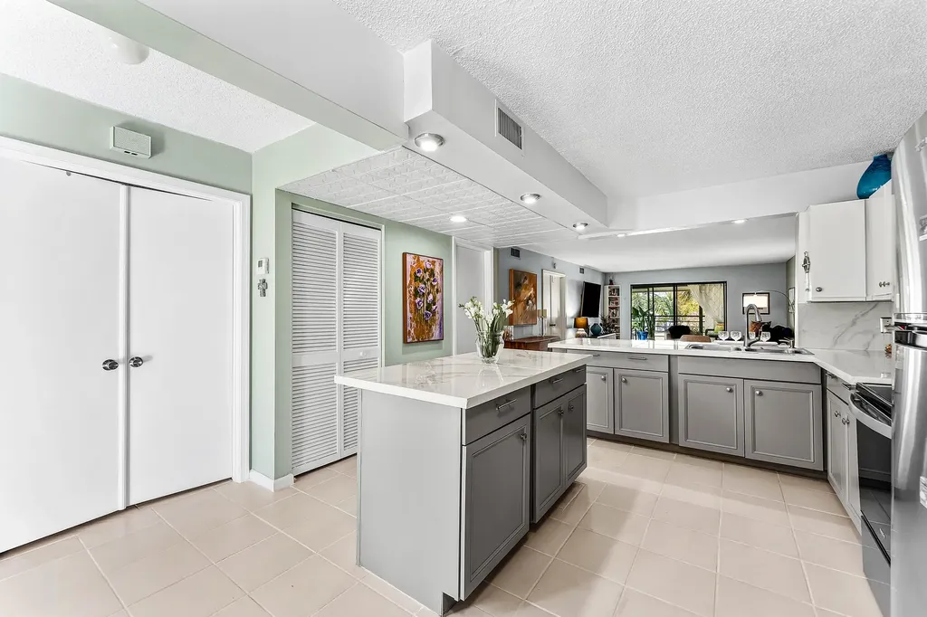 10155 Mangrove Drive Boynton Beach FL 33437