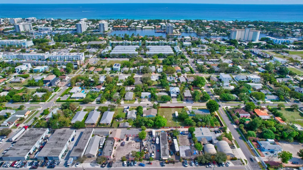369 SE 2nd Avenue Delray Beach FL 33483