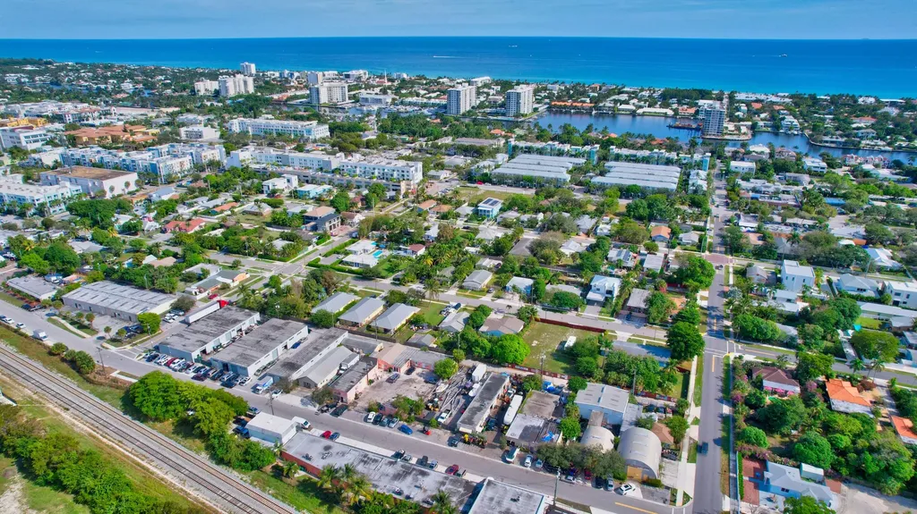 369 SE 2nd Avenue Delray Beach FL 33483