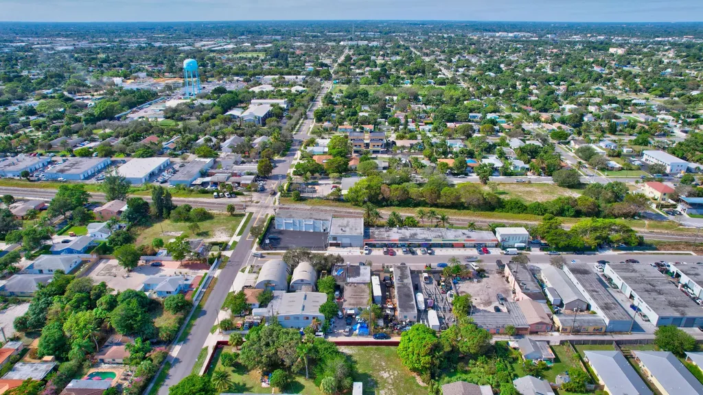 369 SE 2nd Avenue Delray Beach FL 33483