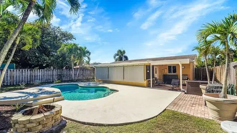 514 SW 73rd Avenue North Lauderdale FL 33068