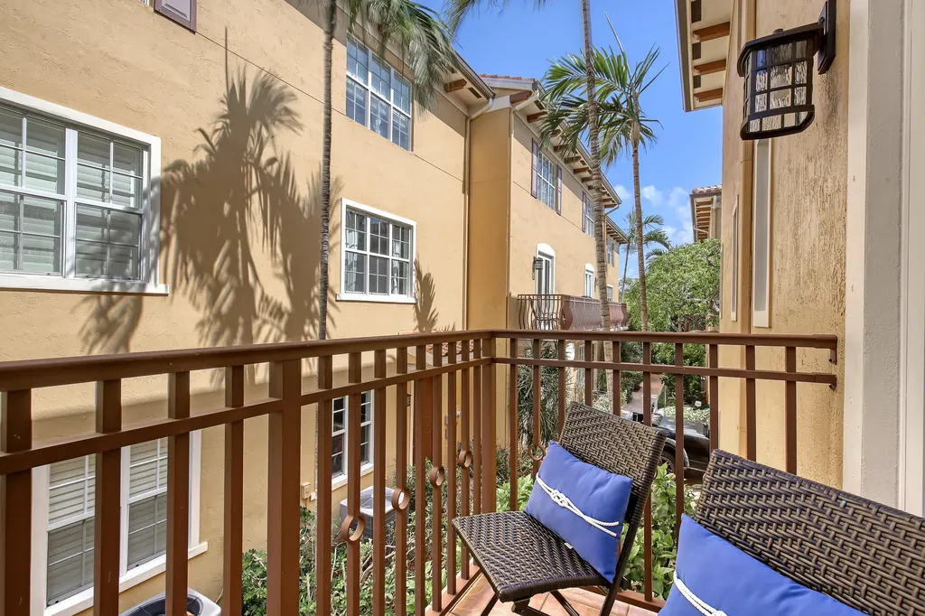 72 SE 6th Avenue Delray Beach FL 33483