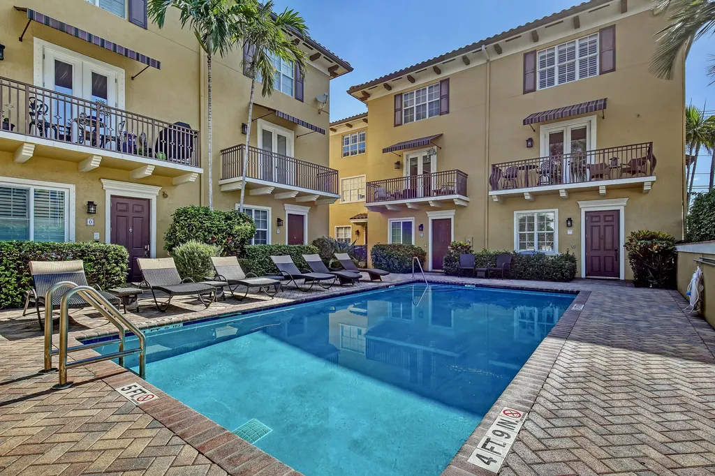 72 SE 6th Avenue Delray Beach FL 33483