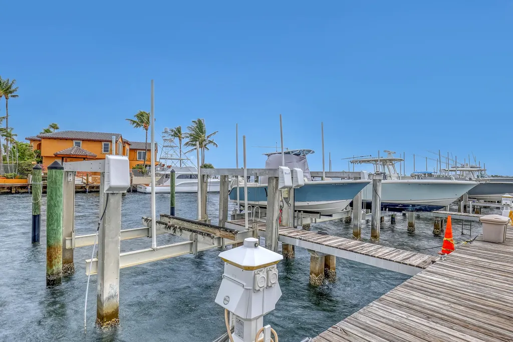 149 Harbors Way Boynton Beach FL 33435