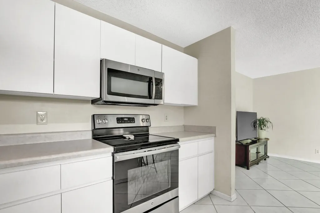 105 Sunflower Circle Royal Palm Beach FL 33411