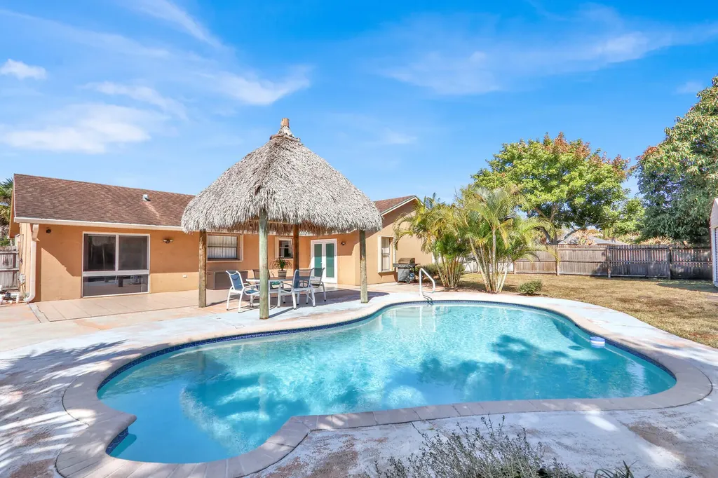 105 Sunflower Circle Royal Palm Beach FL 33411