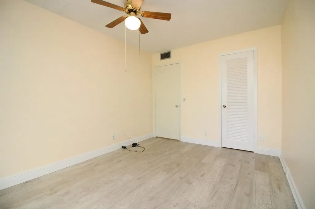 434 Fanshaw K Boca Raton FL 33434