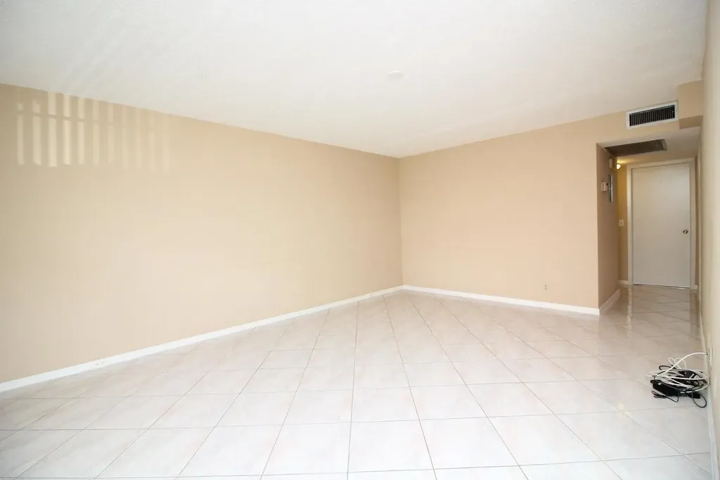 434 Fanshaw K Boca Raton FL 33434