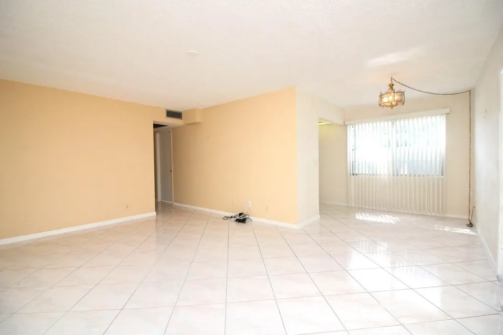 434 Fanshaw K Boca Raton FL 33434