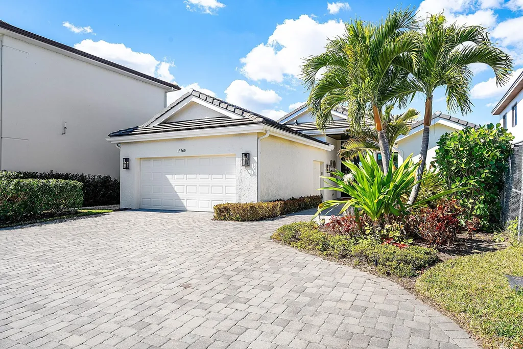 13765 Le Havre Drive Palm Beach Gardens FL 33410