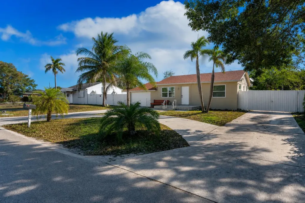 3914 Serubi Avenue Palm Springs FL 33461