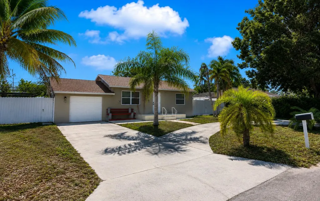 3914 Serubi Avenue Palm Springs FL 33461