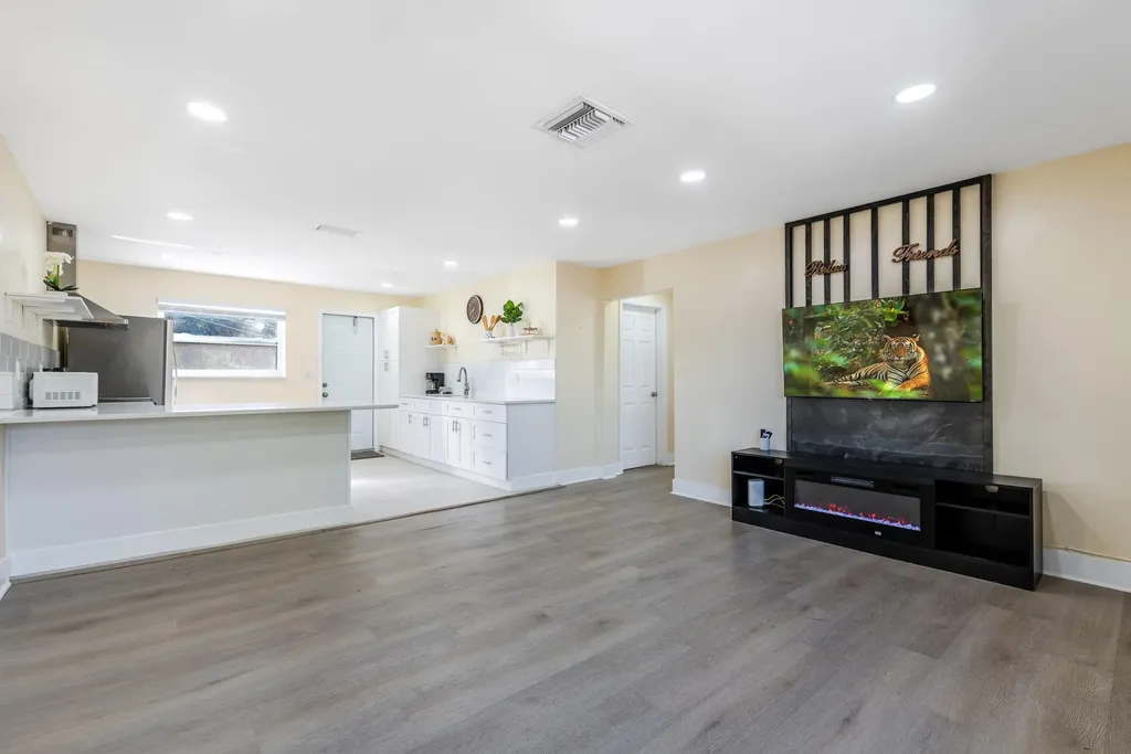 3914 Serubi Avenue Palm Springs FL 33461