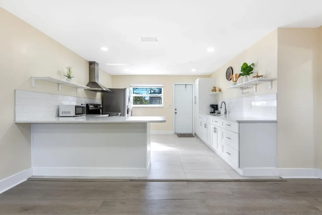 3914 Serubi Avenue Palm Springs FL 33461