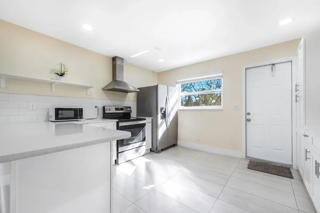 3914 Serubi Avenue Palm Springs FL 33461