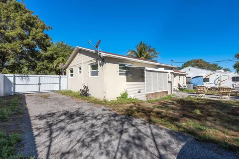 3914 Serubi Avenue Palm Springs FL 33461