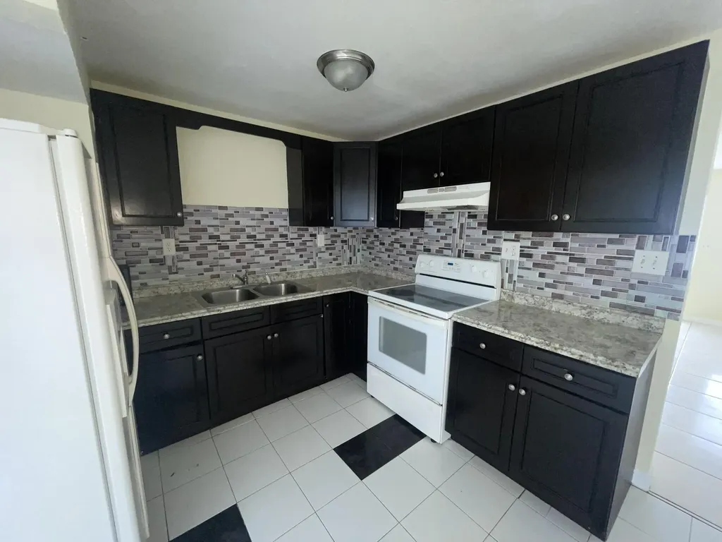 5320 Harriet Place West Palm Beach FL 33407