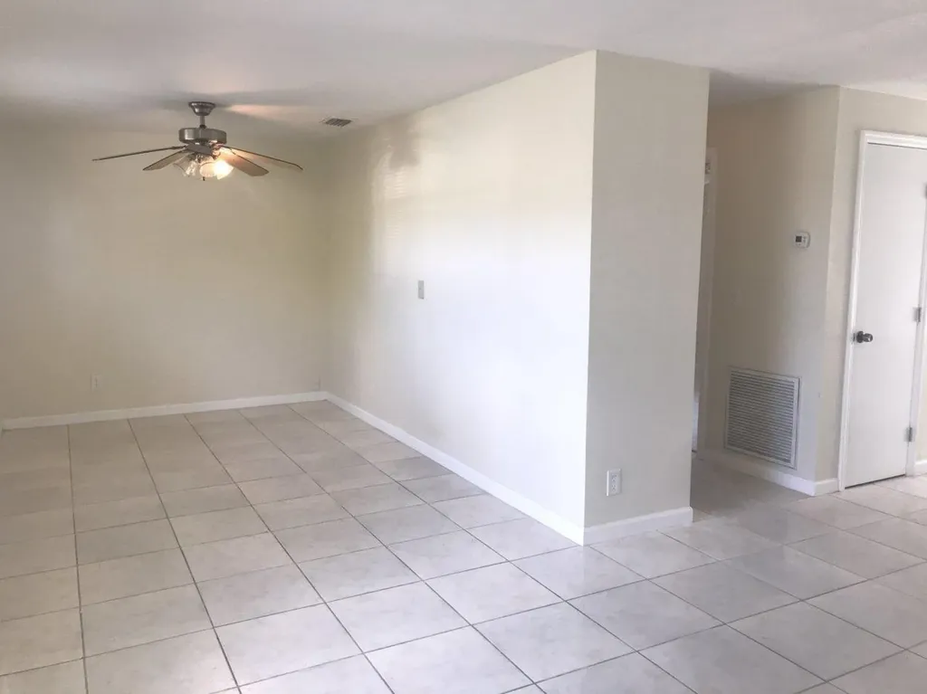 5320 Harriet Place West Palm Beach FL 33407